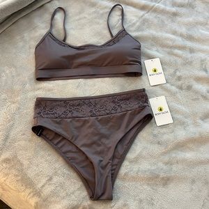 Body Glove bikini, size Ladies Small, Taupe